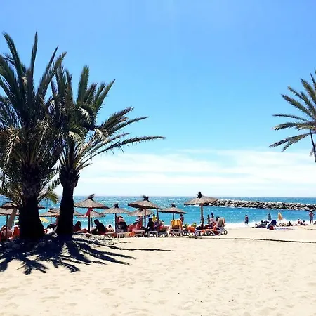 Beachside Luxury 2 Bedroom Apartment, Puerto Banus 마르베야