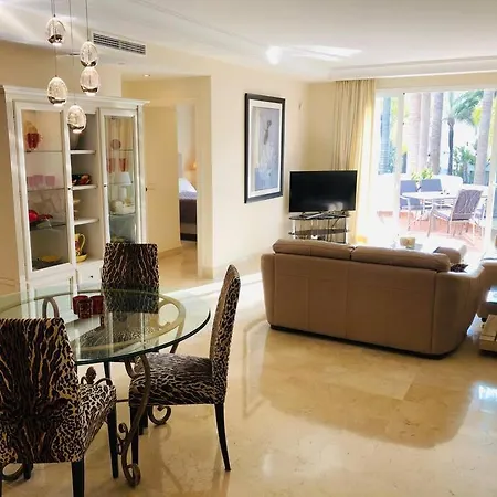 아파트 Beachside Luxury 2 Bedroom Apartment, Puerto Banus 마르베야