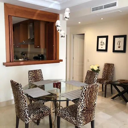 아파트 Beachside Luxury 2 Bedroom Apartment, Puerto Banus 마르베야